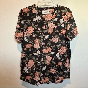 Abercrombie & Fitch Black and Pink Short Sleeve Tee Size Medium